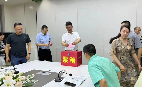 利君健康制藥集團隆重召開慶祝建黨103周年暨“七一”總結表彰大會