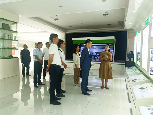 米內(nèi)網(wǎng)總裁張步泳一行走訪利君